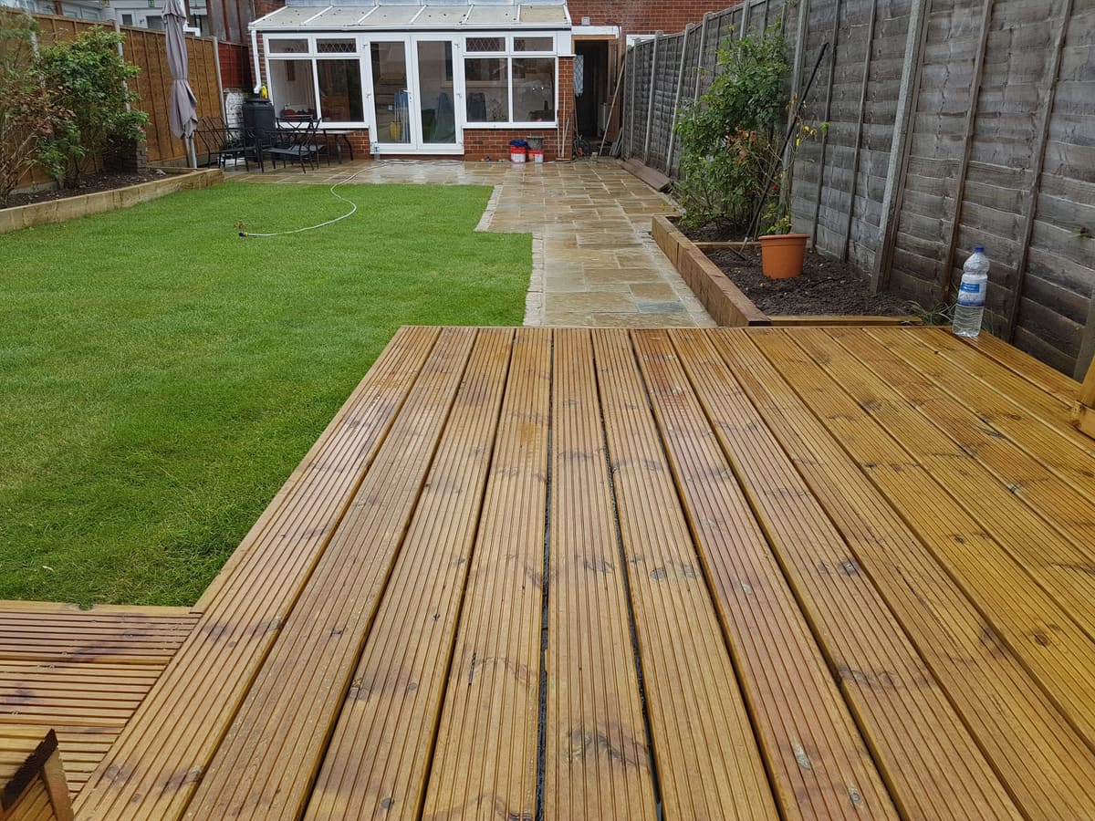 Decking by Stone Valley Landscapes