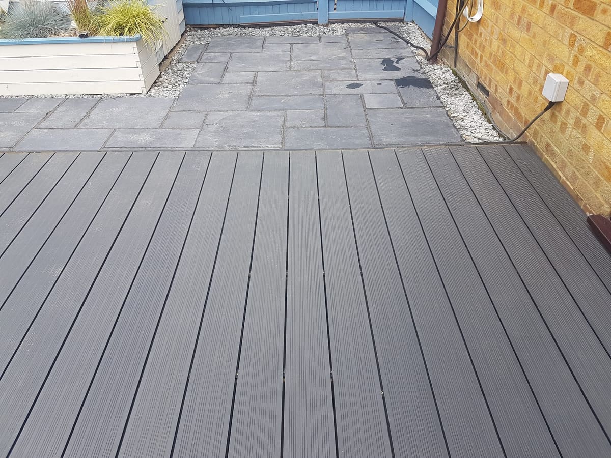 Decking by Stone Valley Landscapes
