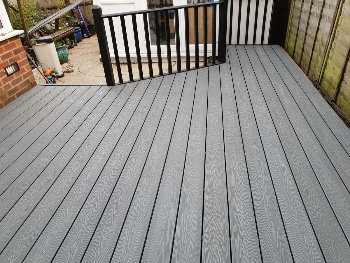 Decking by Stone Valley Landscapes