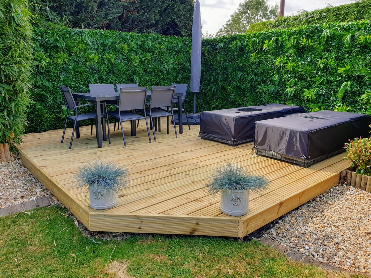 Landscaping: Decking