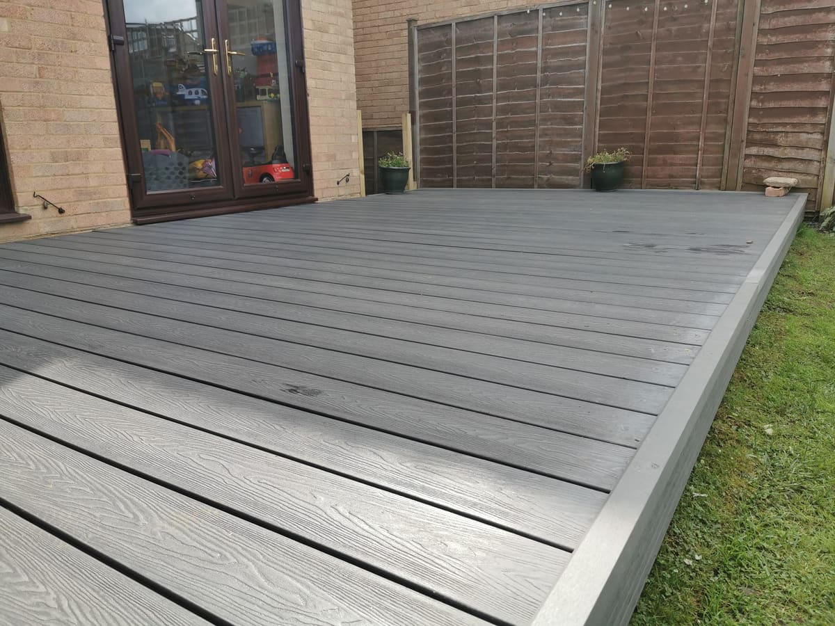 Decking by Stone Valley Landscapes