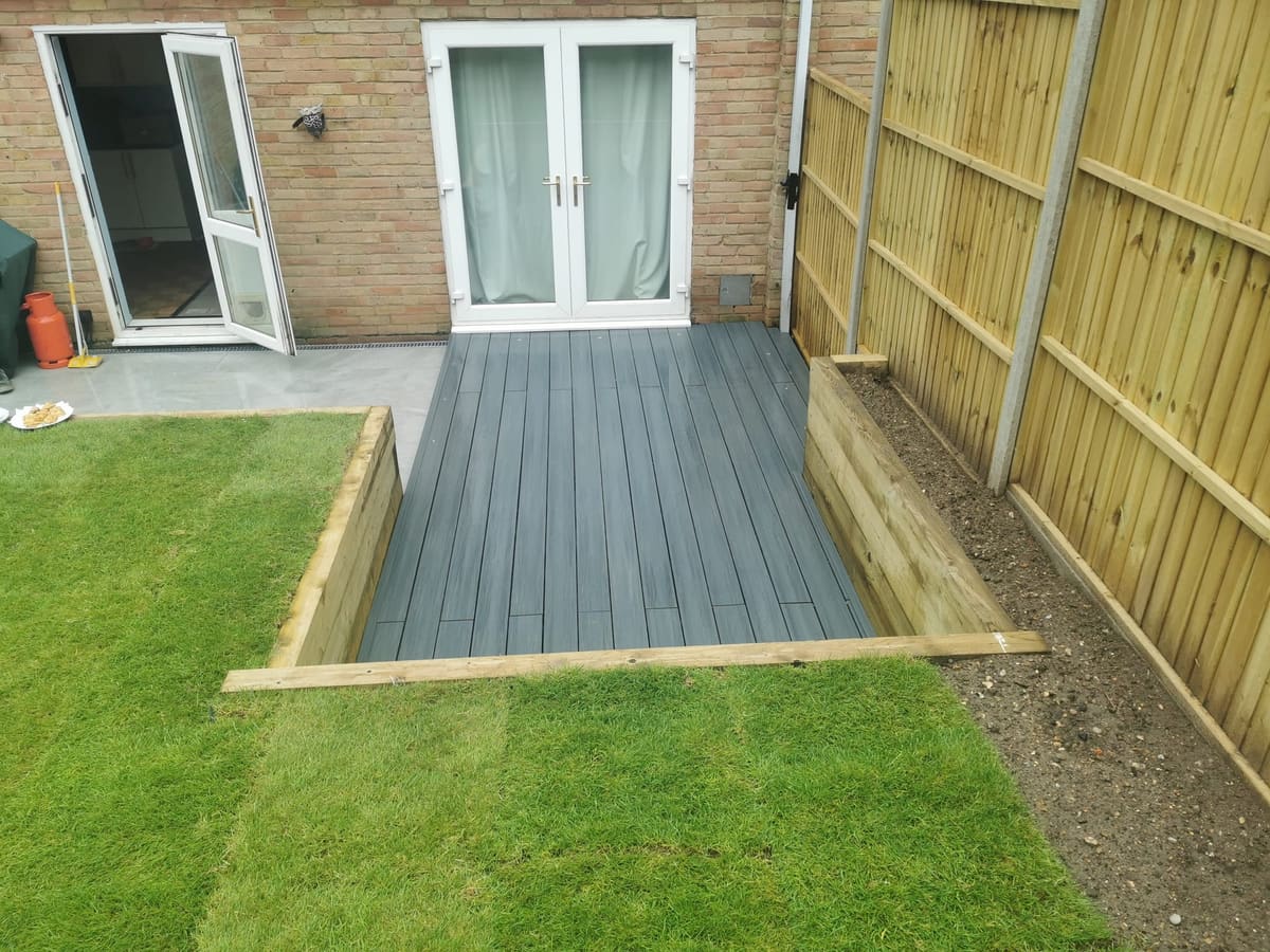 Decking by Stone Valley Landscapes