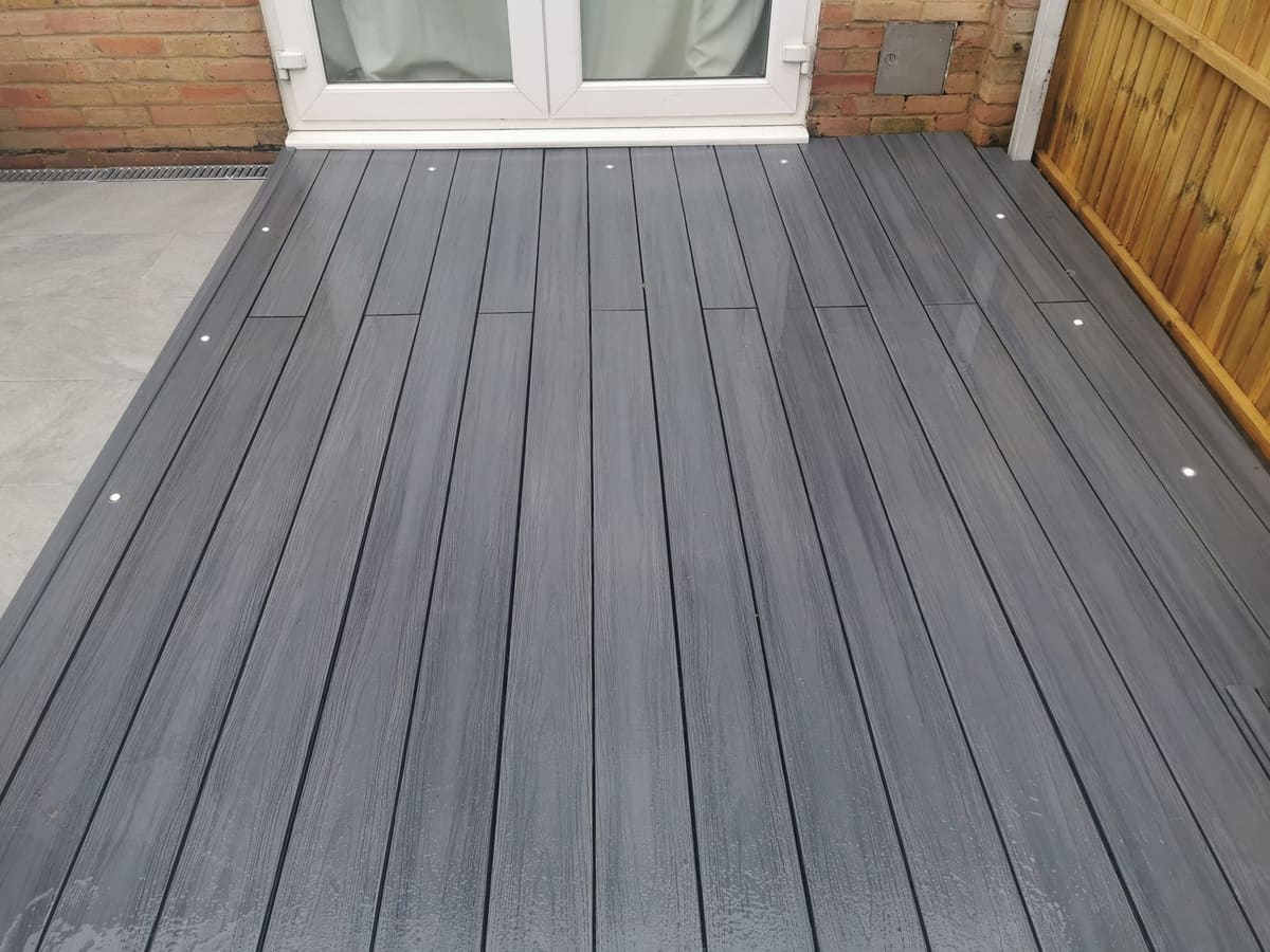 Decking by Stone Valley Landscapes