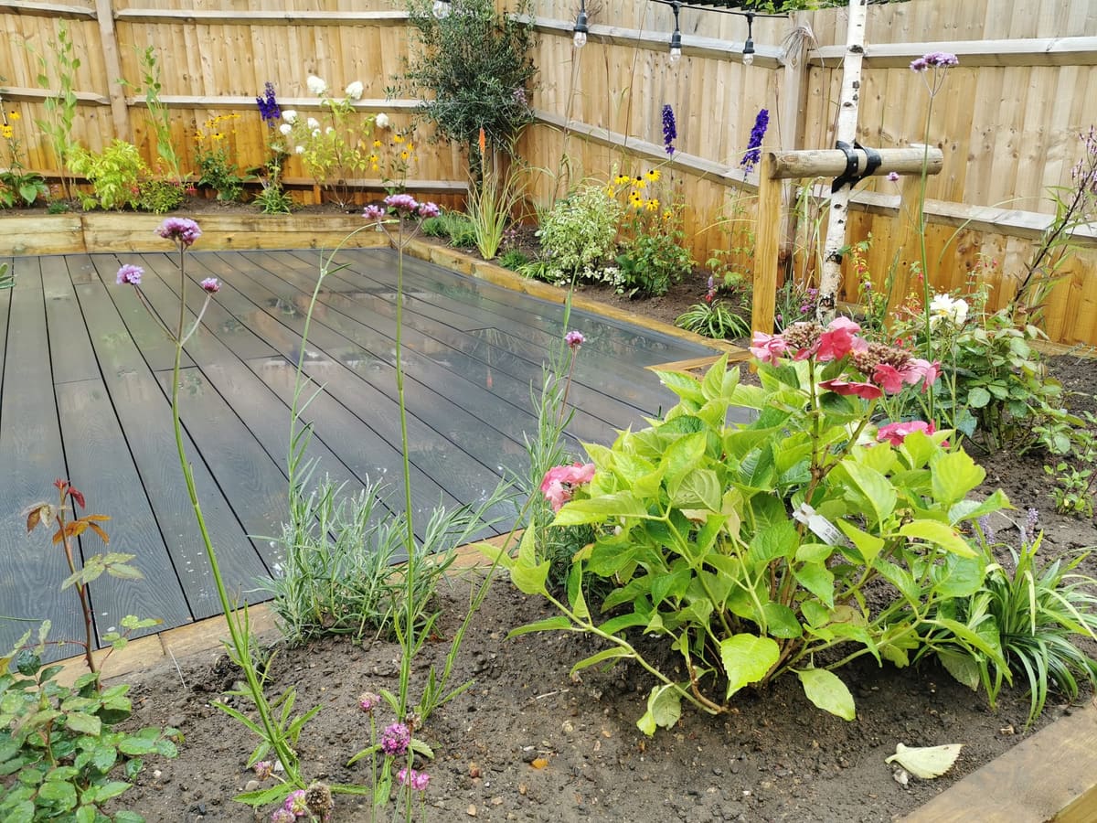 Decking by Stone Valley Landscapes