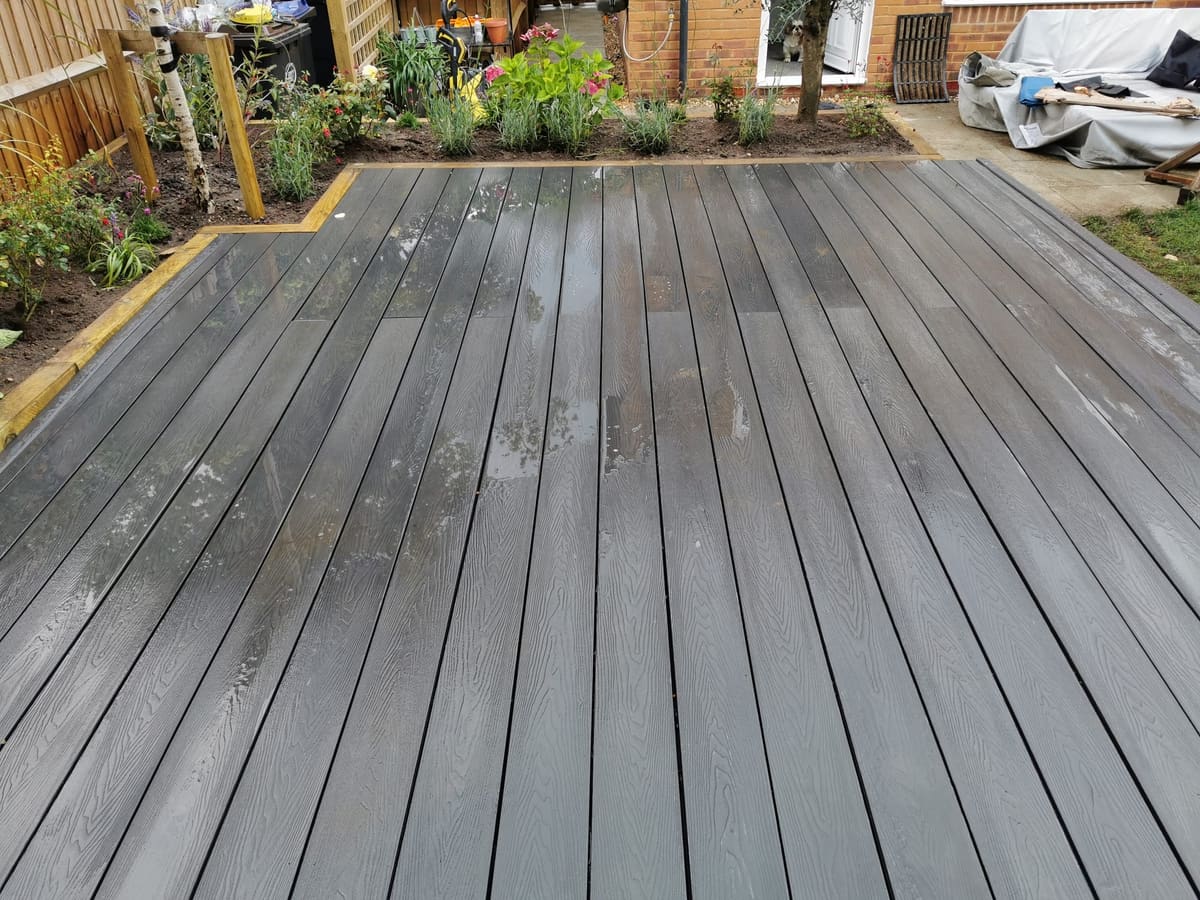 Decking by Stone Valley Landscapes