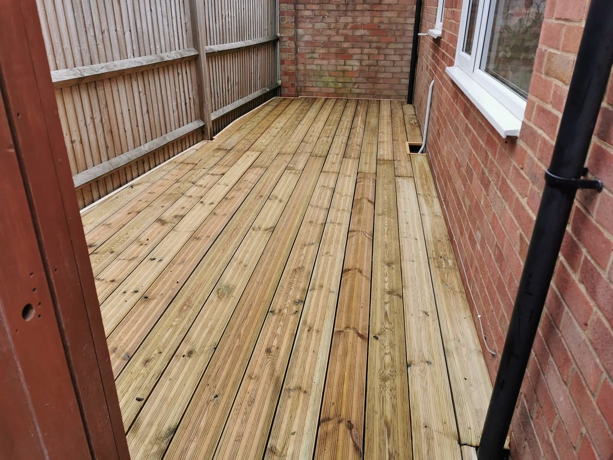 Decking by Stone Valley Landscapes