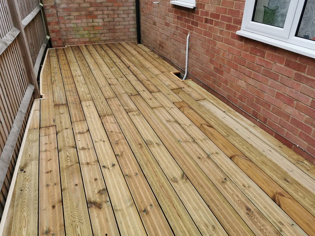 Decking by Stone Valley Landscapes