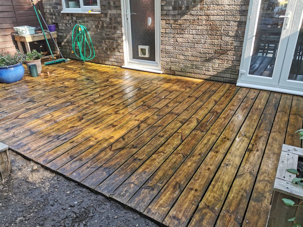 Decking by Stone Valley Landscapes