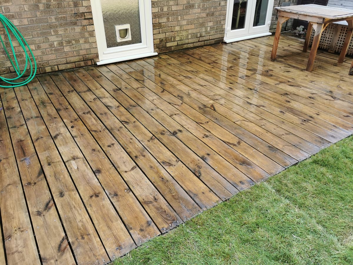 Decking by Stone Valley Landscapes