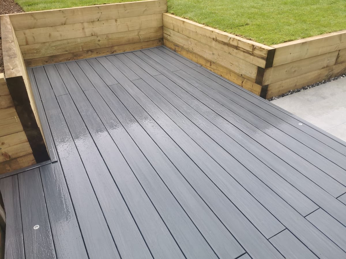 Decking by Stone Valley Landscapes